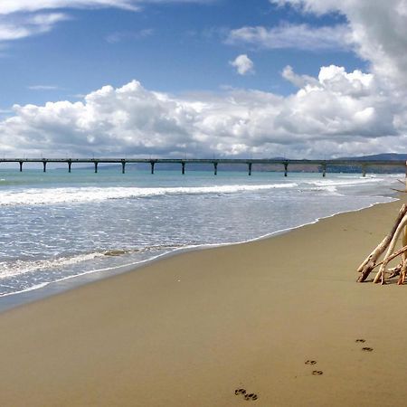 Beachside Bliss: 1 Bed 1 Bath Christchurch Bagian luar foto